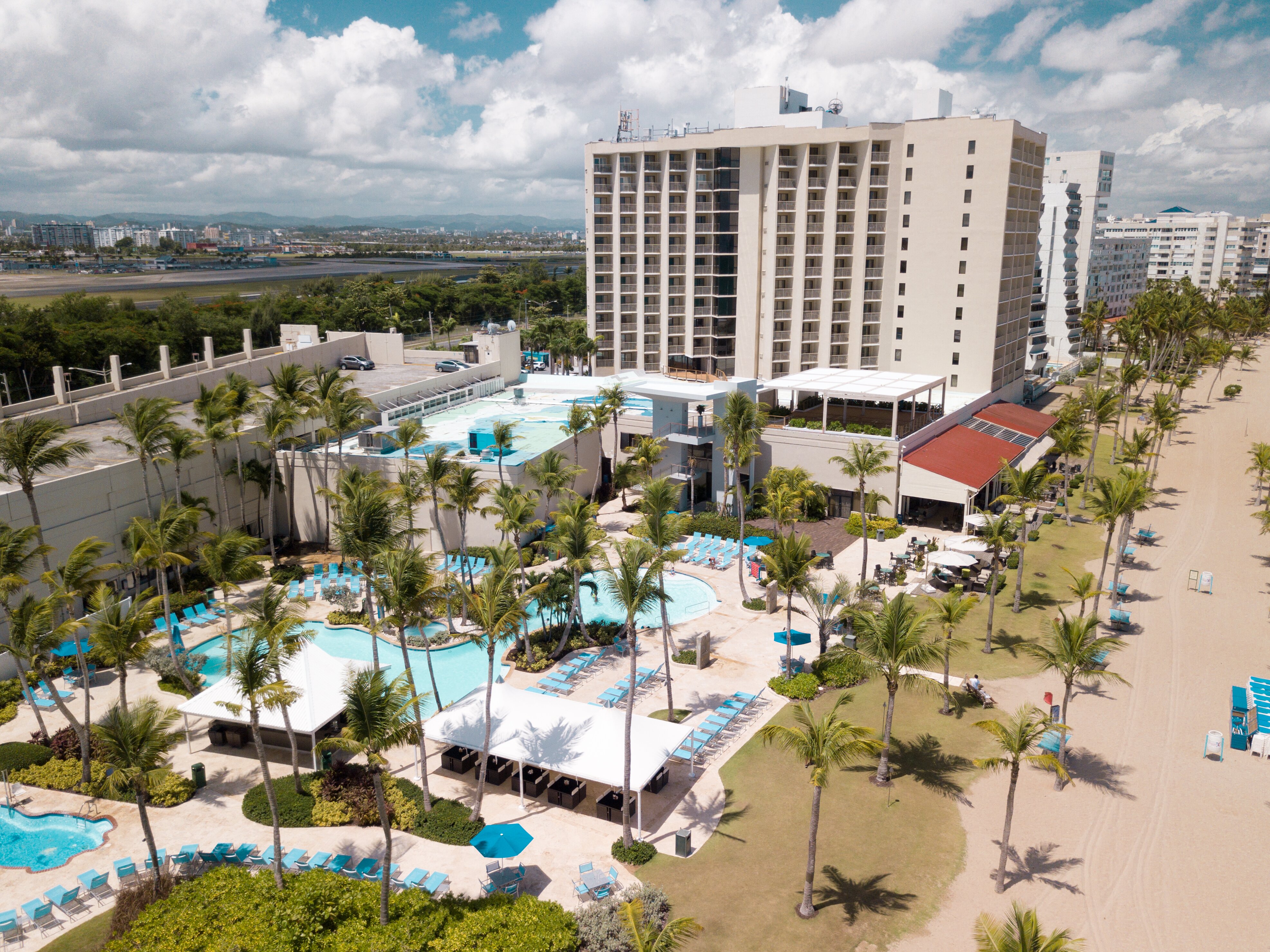 COURTYARD BY MARRIOTT ISLA VERDE BEACH RESORT Isla Verde Puerto Rico   Resort Outdoor Views 