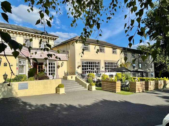 Reigate Manor Bar or Lounge: Pictures & Reviews - Tripadvisor