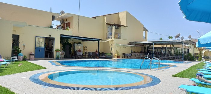 PANORAMA APARTMENTS - Prices & Hotel Reviews (Roda, Greece)