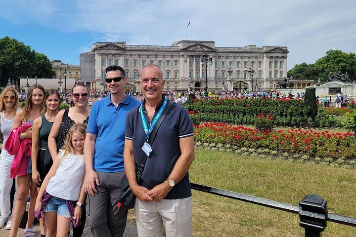 2024 London Buckingham Palace Walking Tour With Entry Audio Guide   Caption 