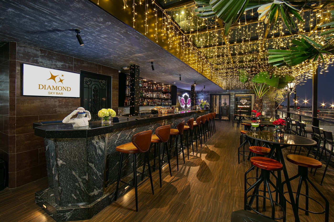 la-mejor-hotel-sky-bar-hoan-kiem-vietnam-hotel-prices-reviews