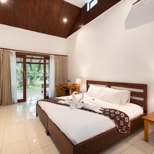 Deluxe Cottage King sized bed