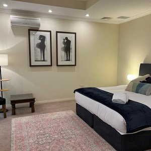 luxurious 4 bedroom large house 