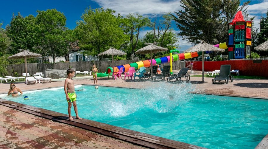 tobogan aquatique et piscine chauffée dés le 15 avril