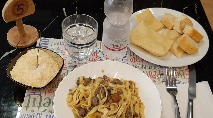  L' Osteria Giovecca  è una garanzia di piatti ottimi artigianali a prezzo economico.