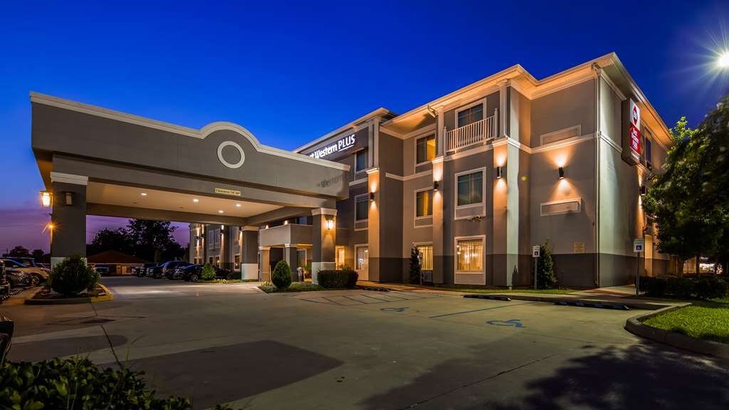 BEST WESTERN PLUS CHALMETTE HOTEL - Updated 2023 (LA)