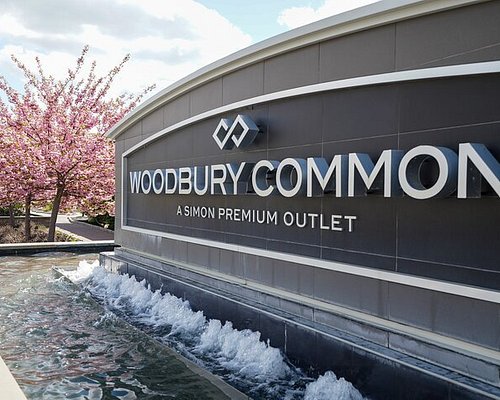 Woodbury Common Outlet Shuttle Bus, Shopping in New York