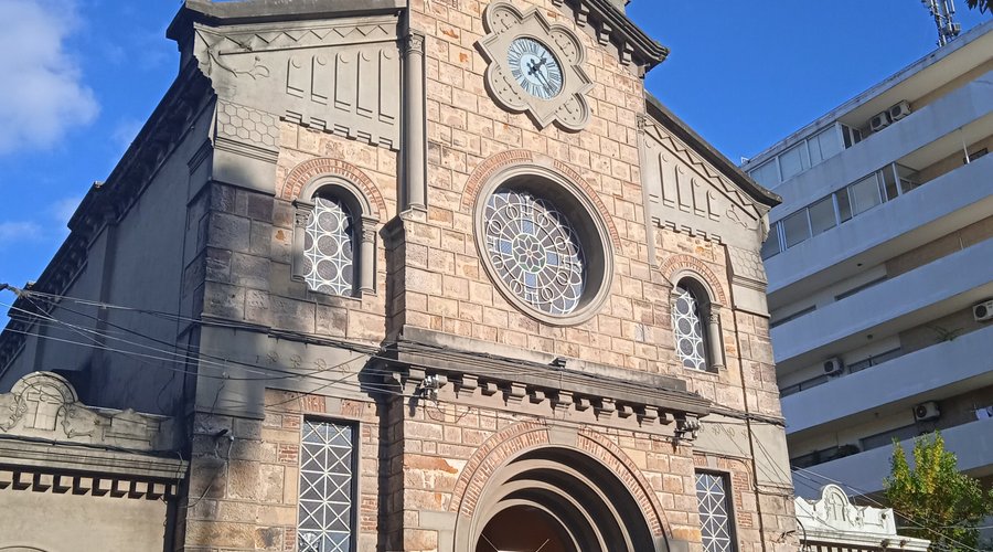 En pleno Centro, cerquita de la catedral.