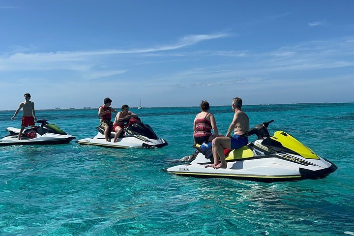 2023 7 Mile Beach Jet Ski and Snorkeling Tour in Cayman Islands