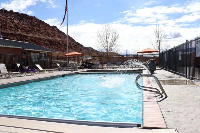 Sun Outdoors Arches Gateway Pool: Pictures & Reviews - Tripadvisor