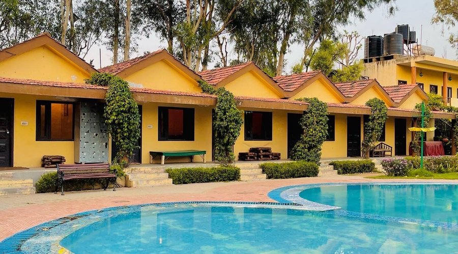 Enjoy The Village experience in the touch of luxury all together with boating and delicious authentic Rajasthani or Punjabi food