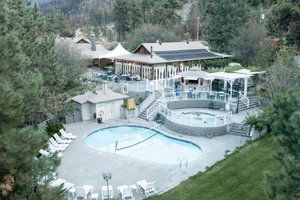 Pool & Beach
