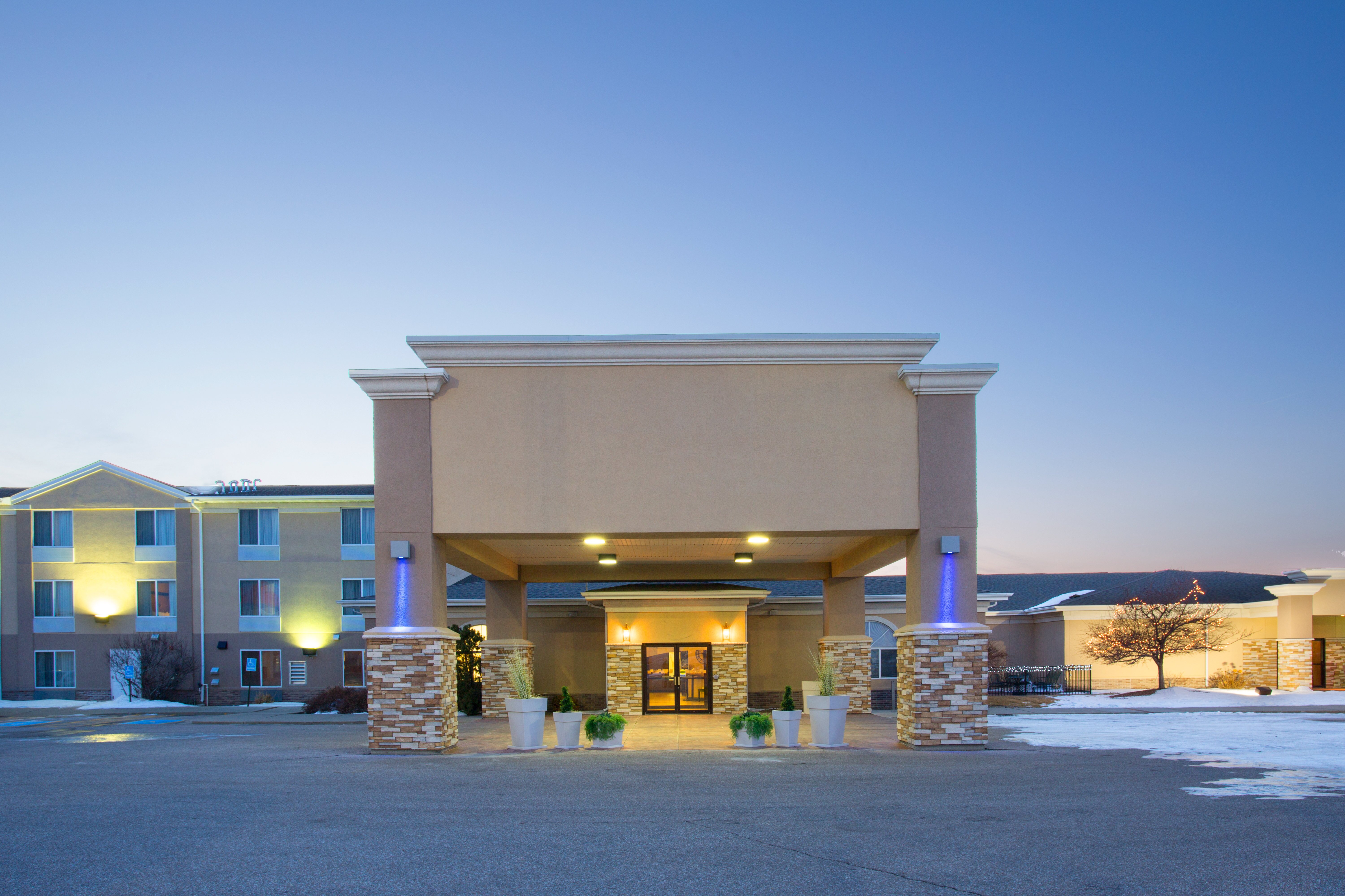 HOLIDAY INN EXPRESS SUITES LEXINGTON AN IHG HOTEL 108