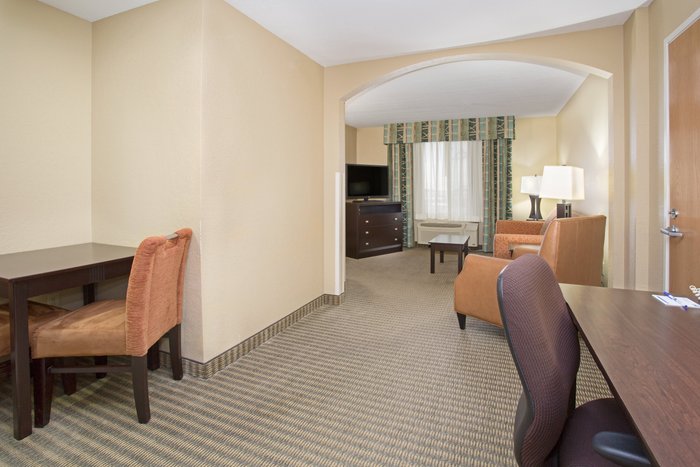 HOLIDAY INN EXPRESS & SUITES LEXINGTON, AN IHG HOTEL $102 ($̶1̶2̶0̶ ...