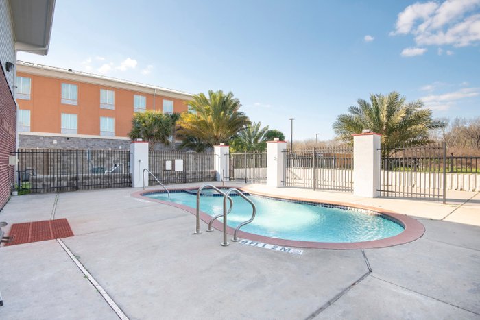 OYO TOWNHOUSE CLUTE LAKE JACKSON $48 ($̶7̶5̶) - Prices & Hotel Reviews - TX