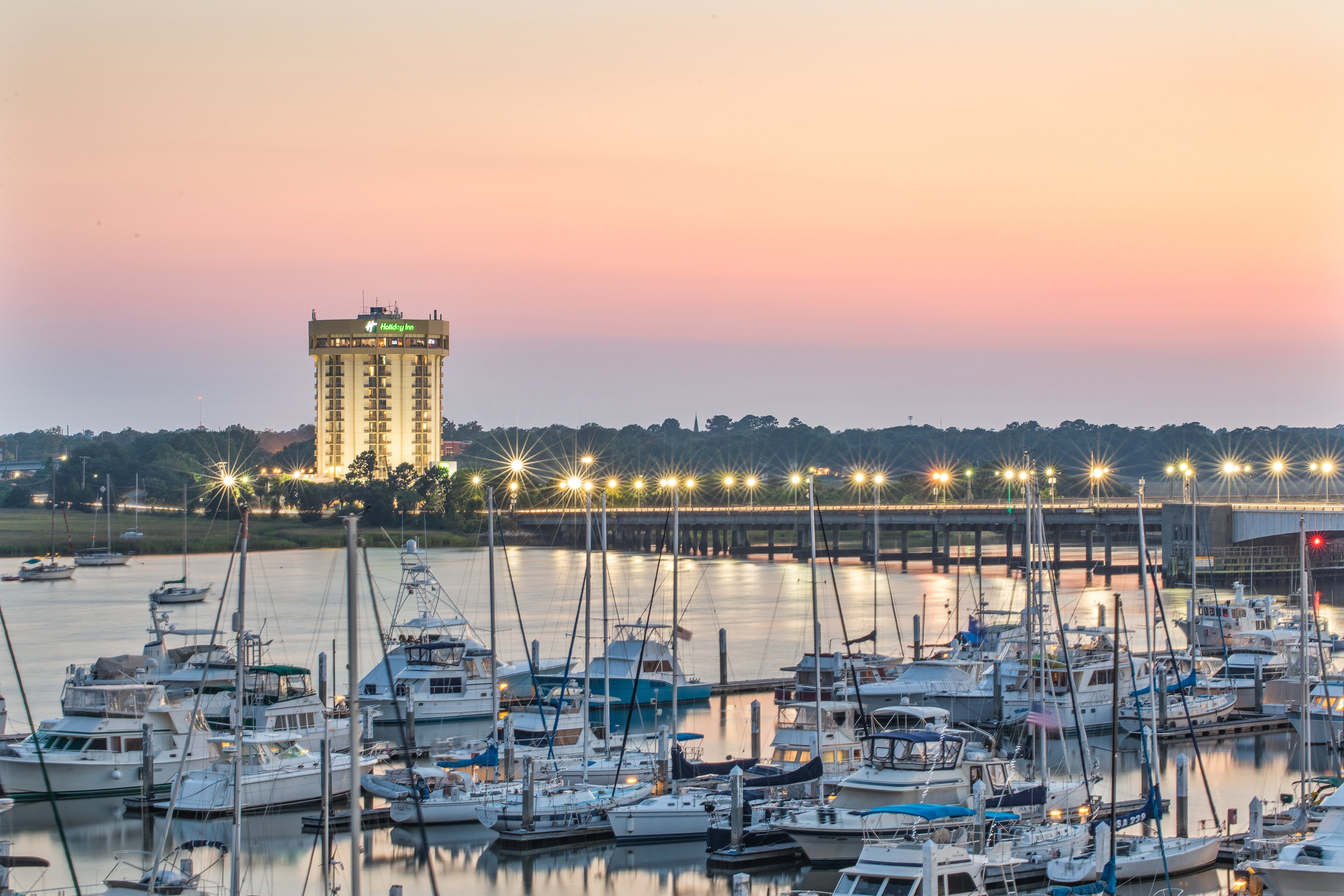 HOLIDAY INN CHARLESTON RIVERVIEW AN IHG HOTEL 171 1 9 5