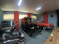 Bar temático todo feito com detalhes de carros, desde assentos, portas e  tudo mais. - Picture of Curitiba Antique Car - Tripadvisor