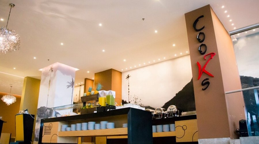 Restaurante Cook´s del hotel Sonesta Pereira, Desayuno buffet todos los días, carta variada, fresca con opciones para niños y vegetarianos, hasta las 10:00pm