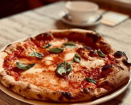 Uma aula de culinária de pizza em Roma: aproveite sua criação