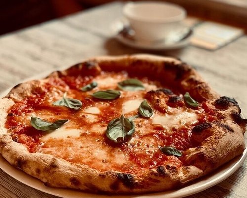 Uma aula de culinária de pizza em Roma: aproveite sua criação