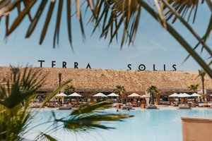 Piscina y playa