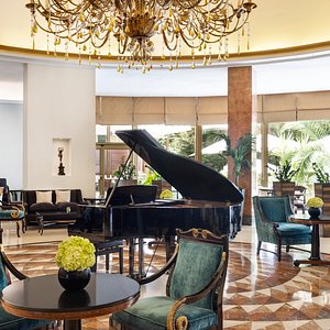 Live the InterContinental Life at our lobby