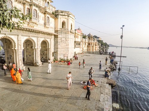 places to visit in udaipur with family