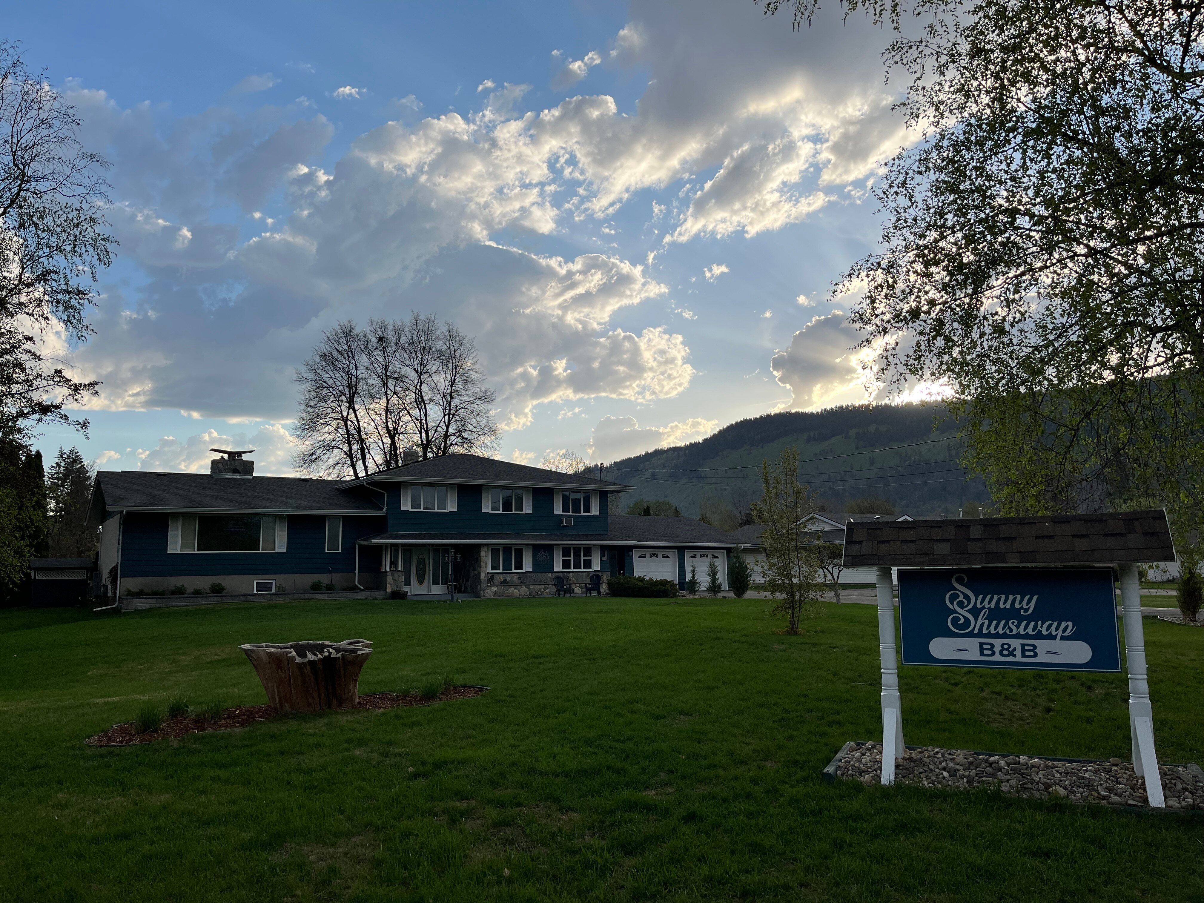 SUNNY SHUSWAP B&B - UPDATED Prices, Reviews & Photos