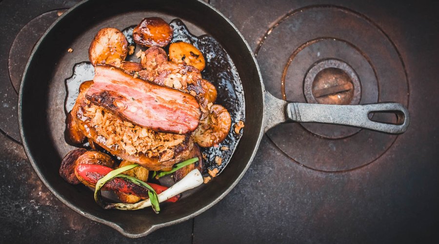 Tarja steak “a’la cigány” serpenyős parázsburgonya