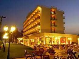 Santa Beach Hotel by night