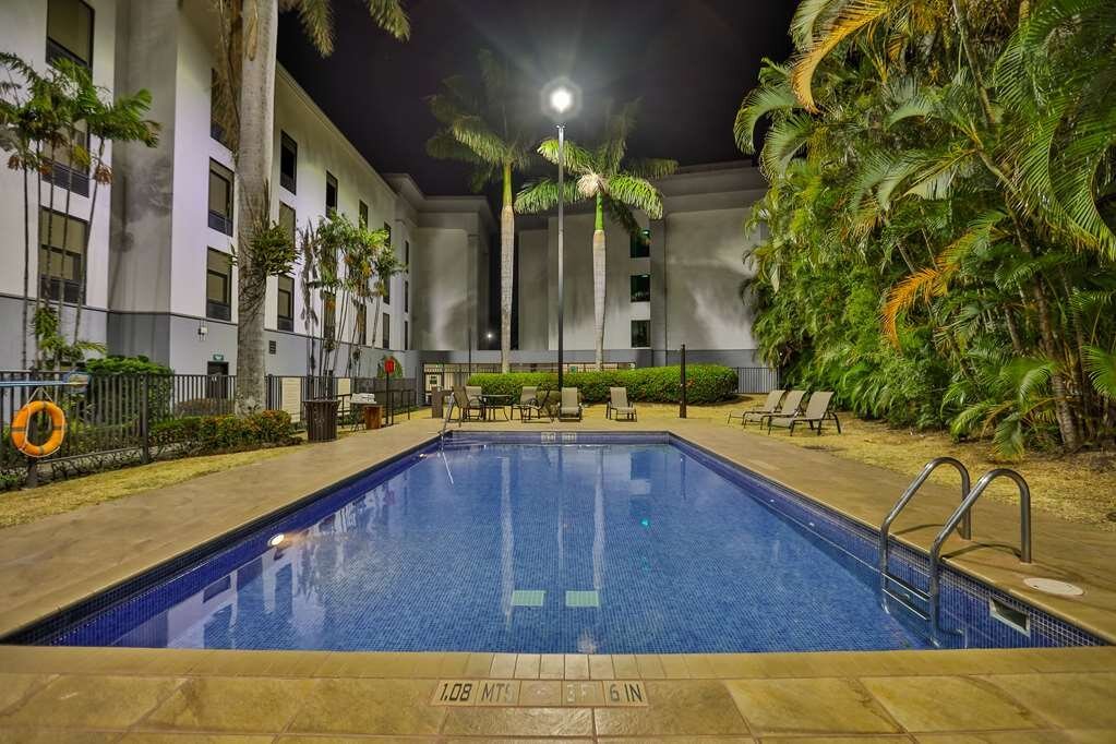 Hampton by Hilton San Jose Airport Pool Pictures & Reviews - Tripadvisor