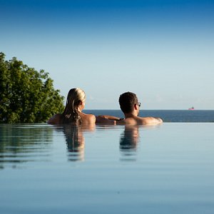 Infinity-Pool im SPA de luxe, SPA & MEER Wellnessbereich vom im DAS AHLBECK HOTEL & SPA