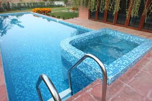 Pool & Beach