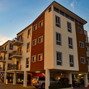 Wilton River Suites: City or River Views, Balconys, full kitchen, walk to Wilton Drive! Adults Only