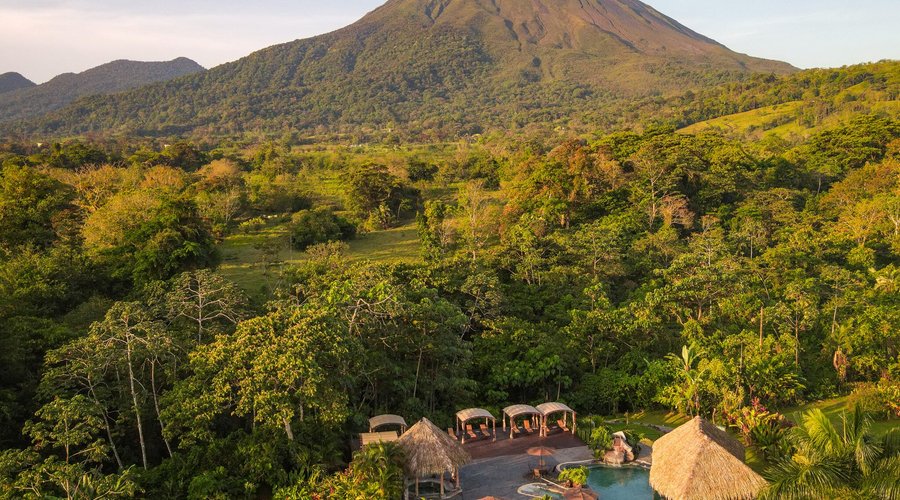 Hot Springs pools with swim up bar, sushi bar, volcano view and completely surrounded by nature