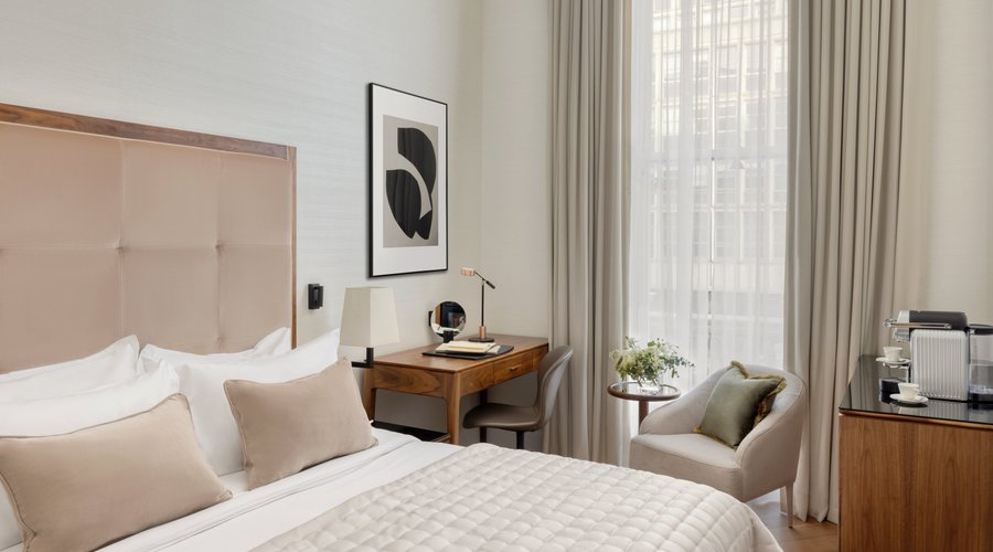Deluxe Queen Room
