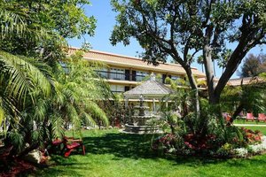 Palm Garden Hotel in Thousand Oaks