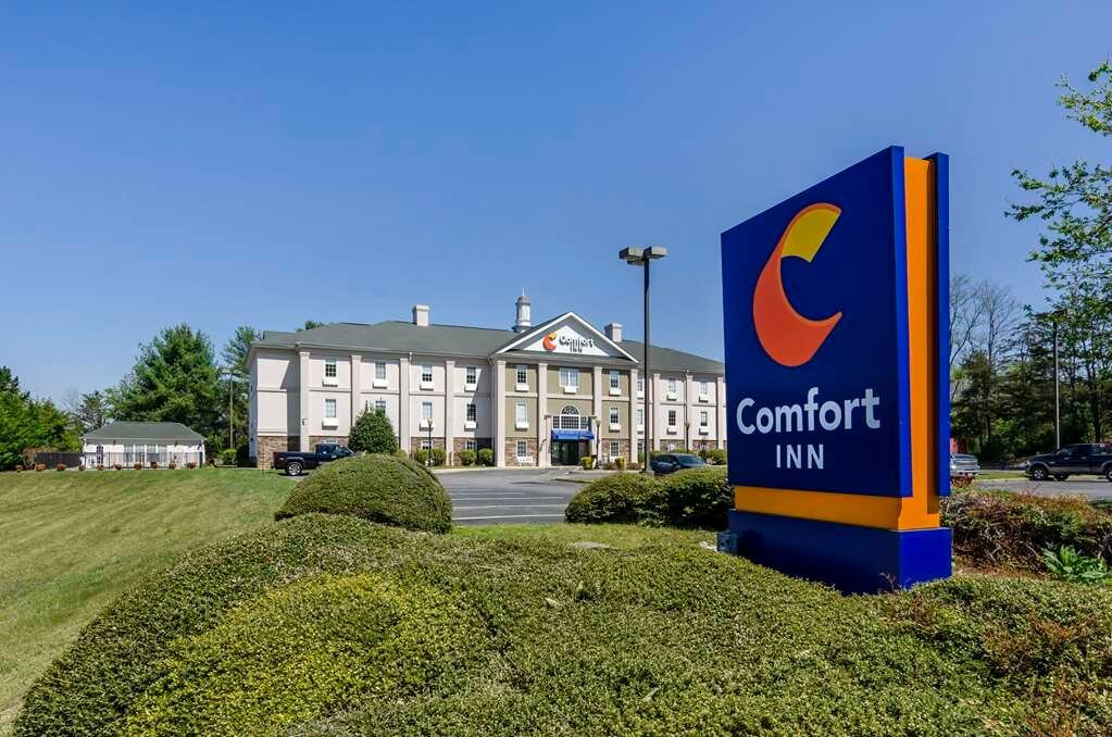 COMFORT INN - Prices & Hotel Reviews (Martinsville, VA)