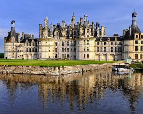Day Trip to Loire Valley Castles: Chambord, Chenonceau, Amboise