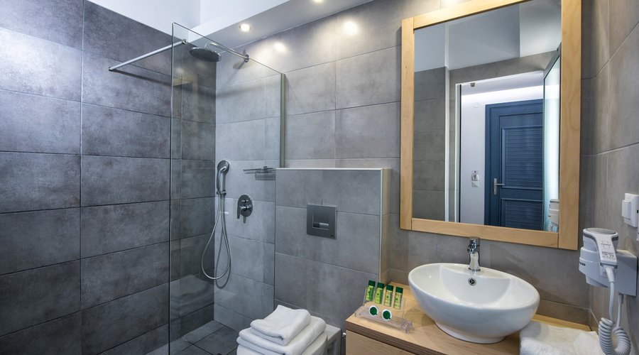 JUNIOR & PREMIUM SUITE BATH