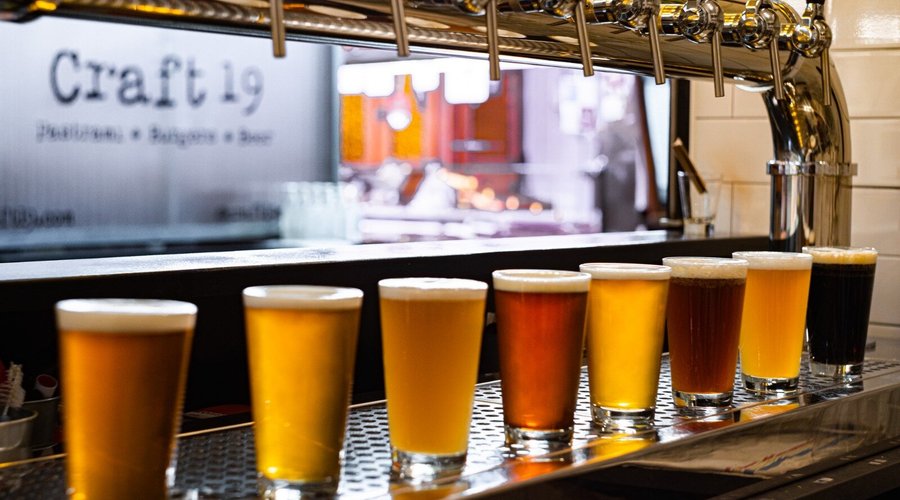 14 Craft Beers on tap 