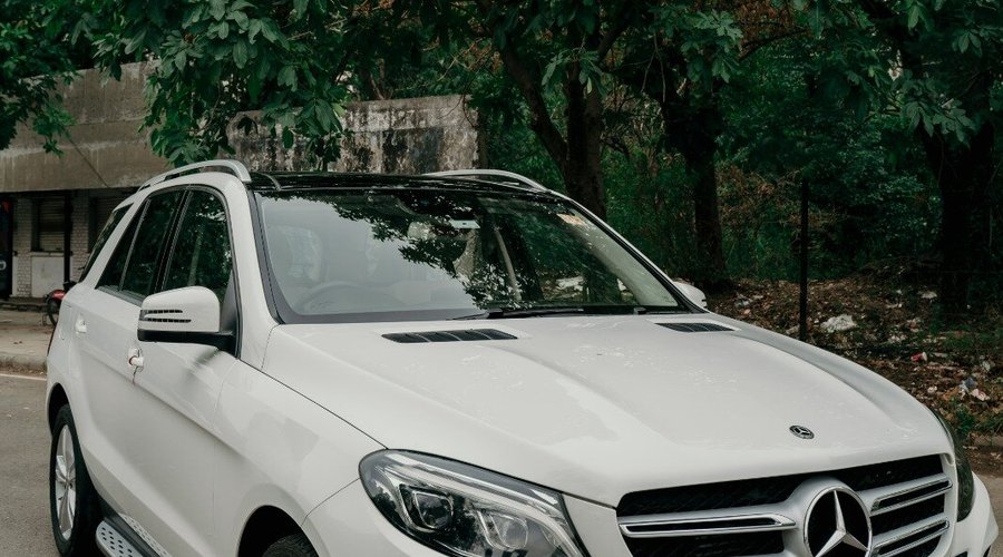 Mercedes GLE-350D promises performance and utmost comfort for your upcoming ride. 