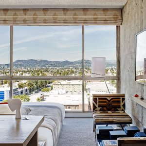 Hollywood Hills View King