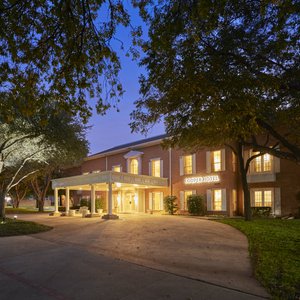 Cooper Hotel Exterior