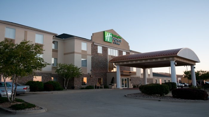 HOLIDAY INN EXPRESS & SUITES BLOOMINGTON - NORMAL, AN IHG HOTEL $118 ...