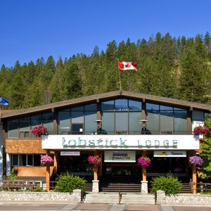 Lobstick Lodge Exterior