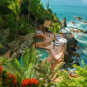 La Casa Que Canta – Pool View