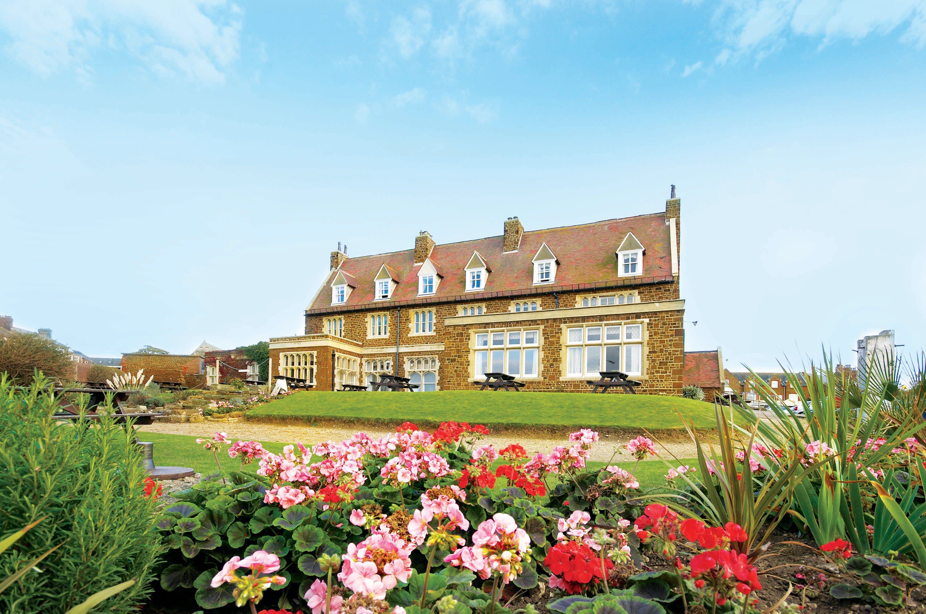 THE GOLDEN LION HOTEL Updated 2024 Reviews Hunstanton