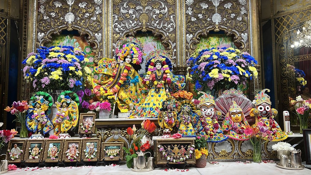 G1 - Ano Novo Hare Krishna é comemorado em templo de Suzano