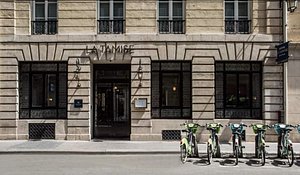 Hotel La Tamise in Paris
